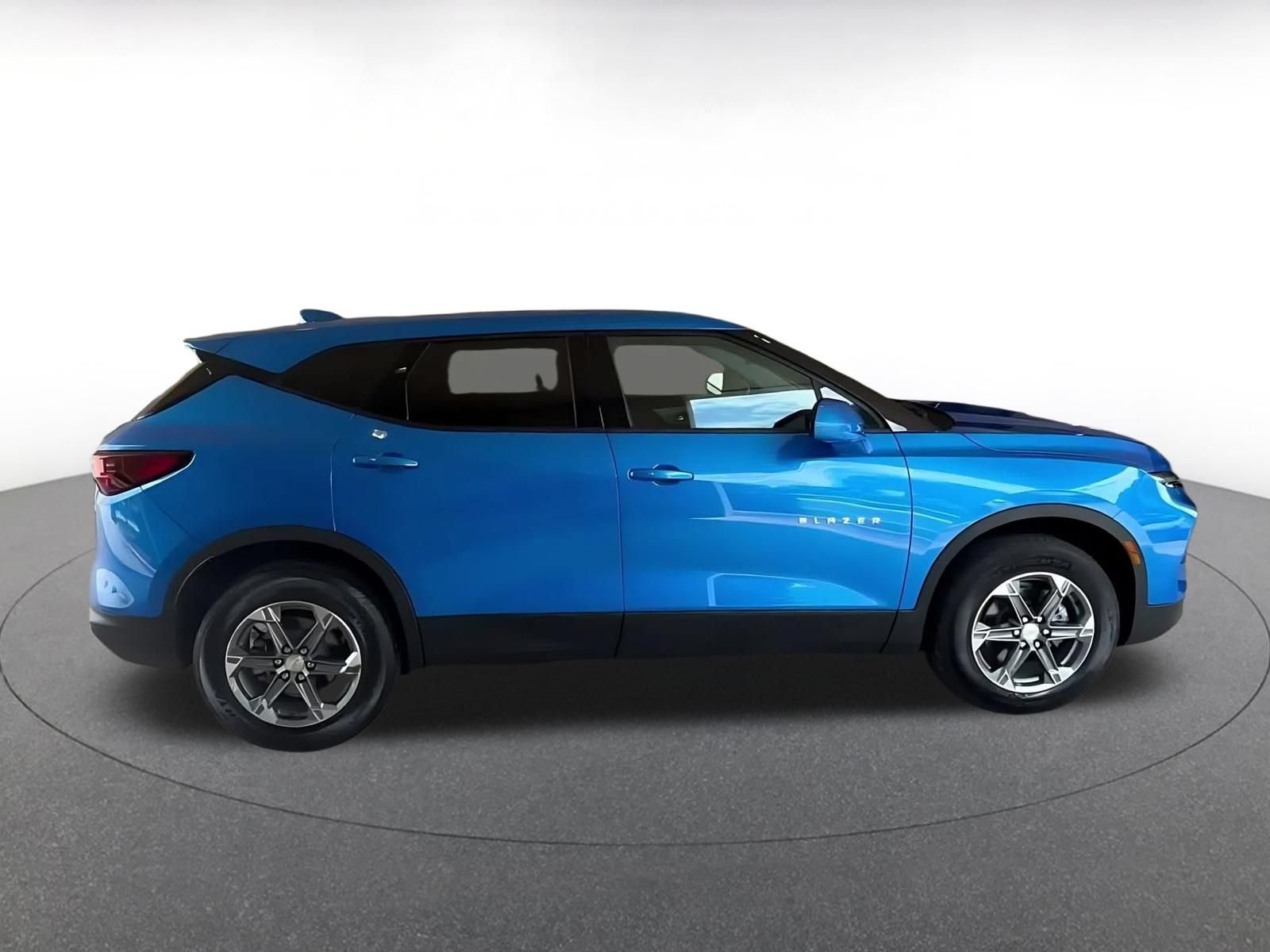 Used 2025 Chevrolet Blazer LT FWD image 16