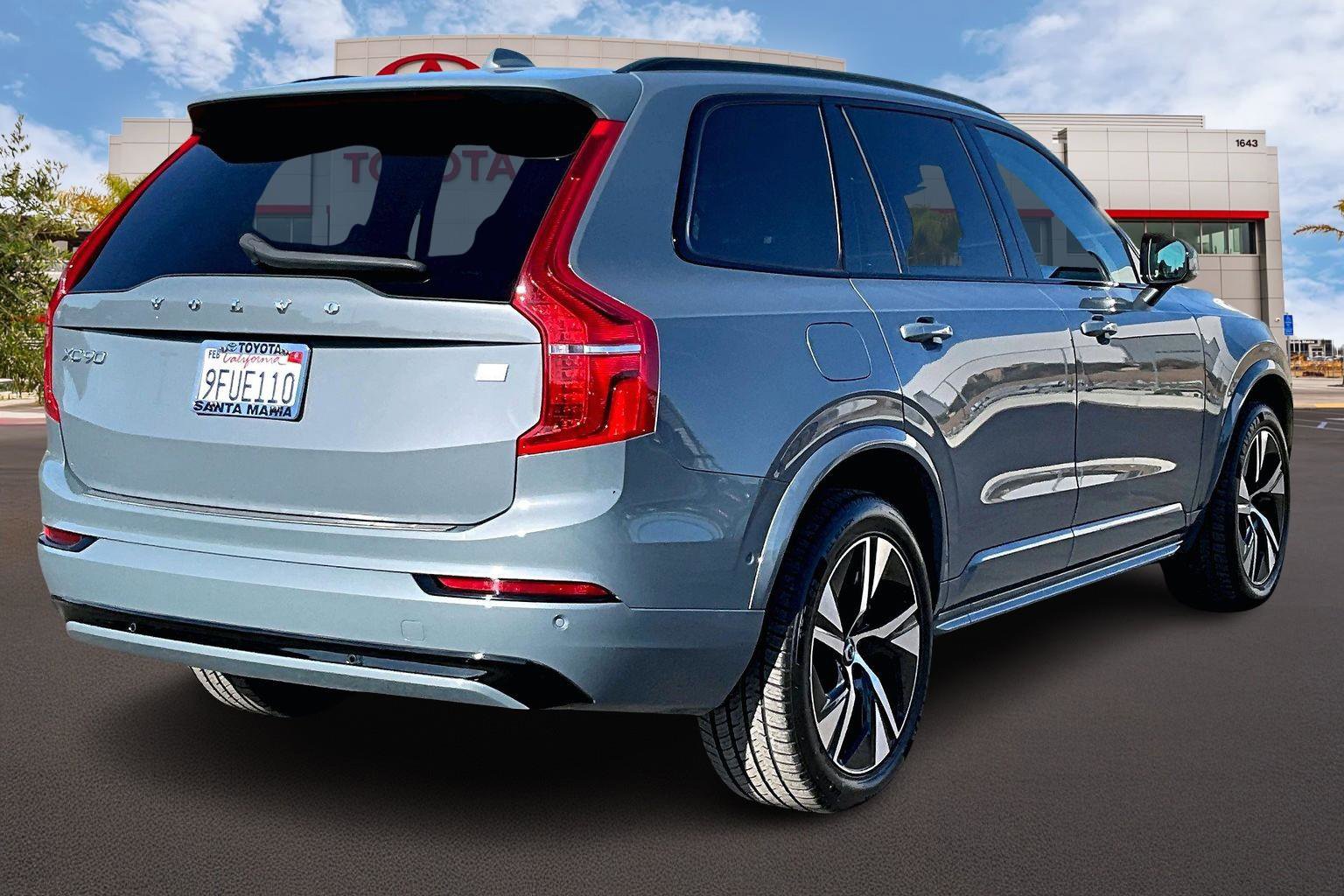 Used 2023 Volvo XC90 T8 Plus w/ Protection Package Premier image 12