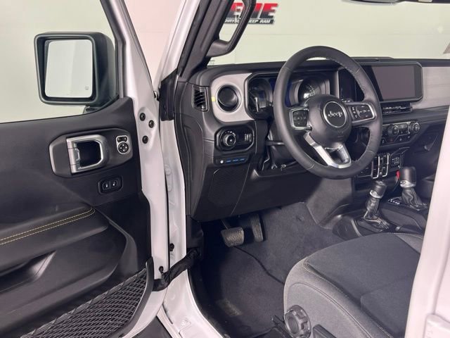 Used 2025 Jeep Wrangler Unlimited Sahara image 21