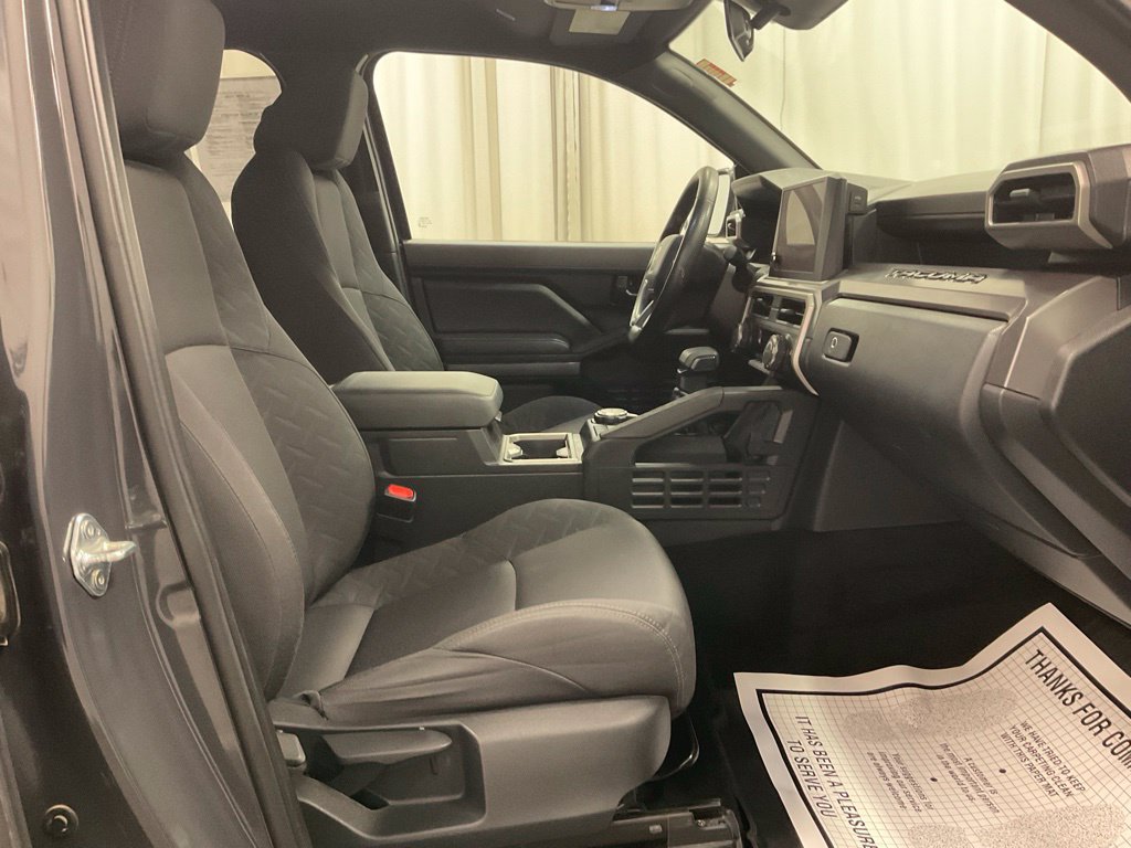 Used 2025 Toyota Tacoma SR5 AWD/4WD image 24