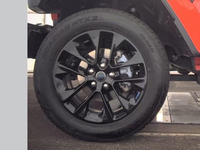 Used 2025 Jeep Wrangler Unlimited Sahara w/ Safety Group image 11