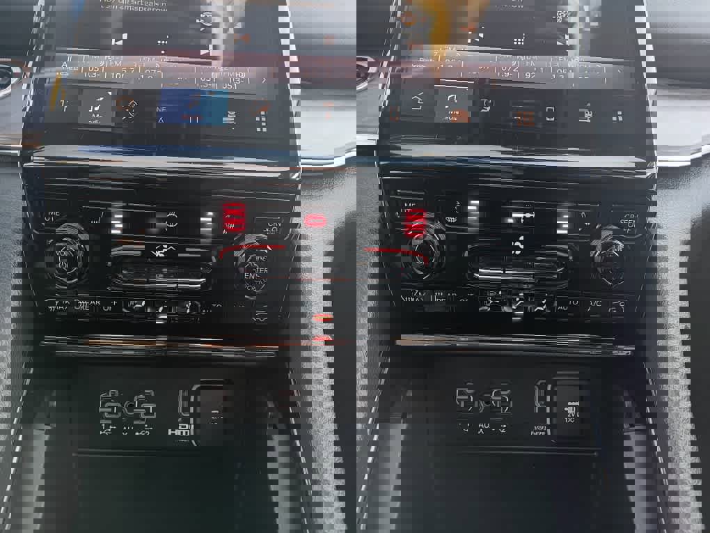 Used 2023 Jeep Grand Cherokee 4WD 4xe image 31