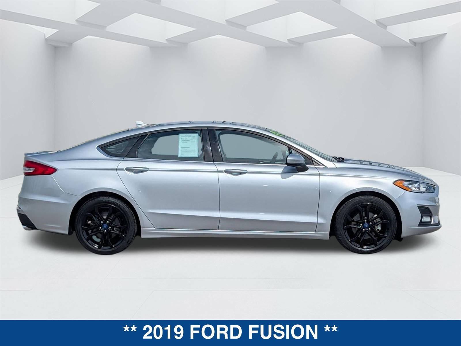 Used 2019 Ford Fusion SE w/ Equipment Group 151A image 3