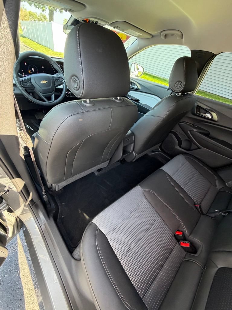 Used 2025 Chevrolet Trax LT FWD image 10