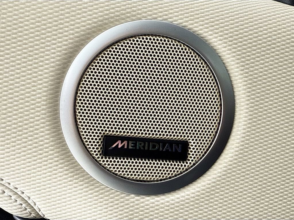 Used 2024 Land Rover Discovery Dynamic SE image 21