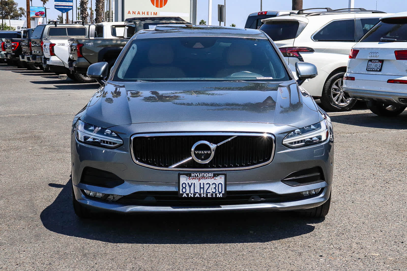 Used 2018 Volvo S90 T5 Momentum w/ Convenience Package FWD image 2