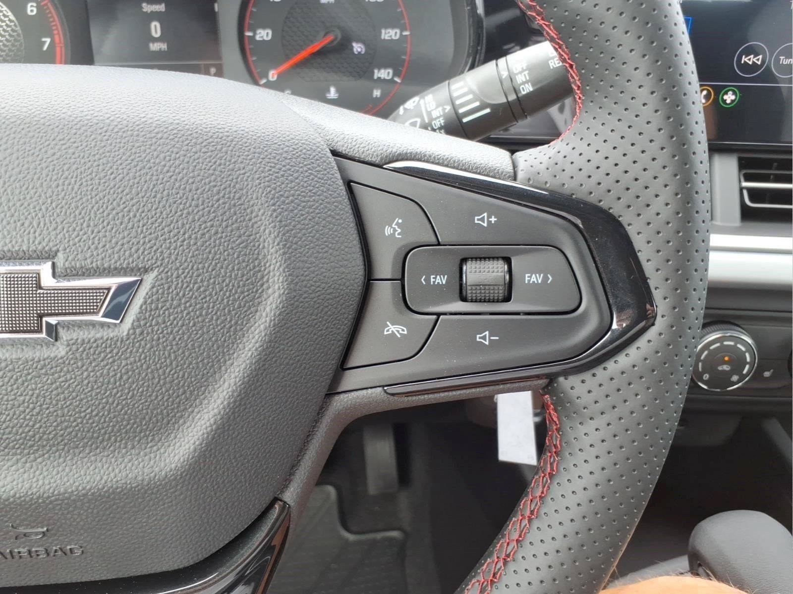 New 2026 Chevrolet Trax RS w/ Sunroof Package FWD image 20
