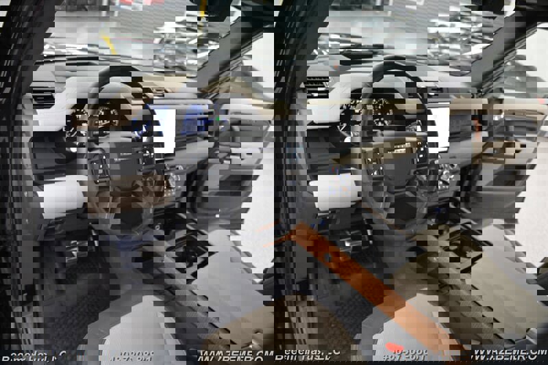 Used 2023 Land Rover Defender 130 X image 12