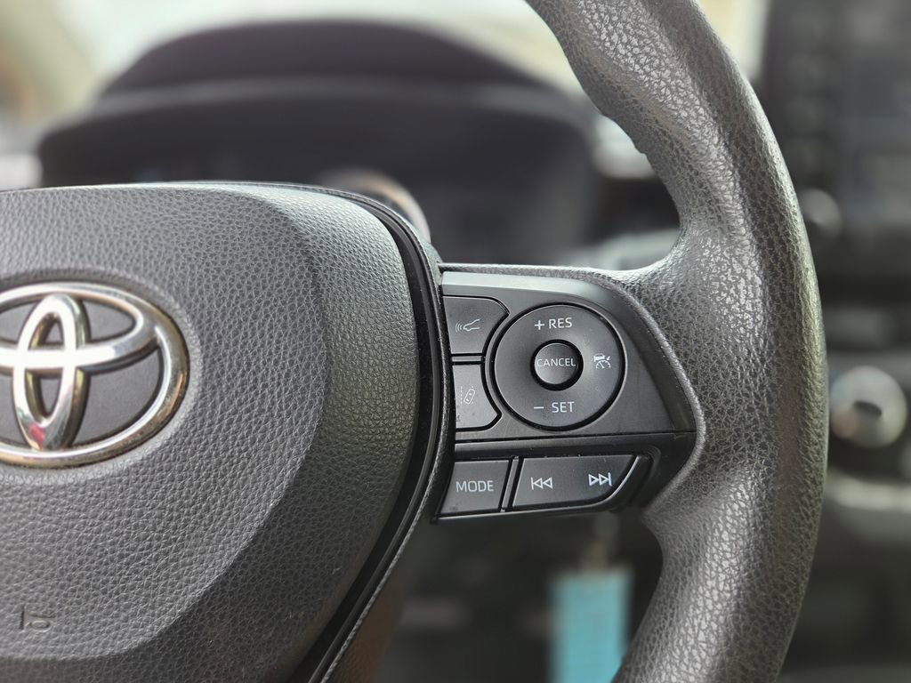 Used 2020 Toyota Corolla LE FWD image 17