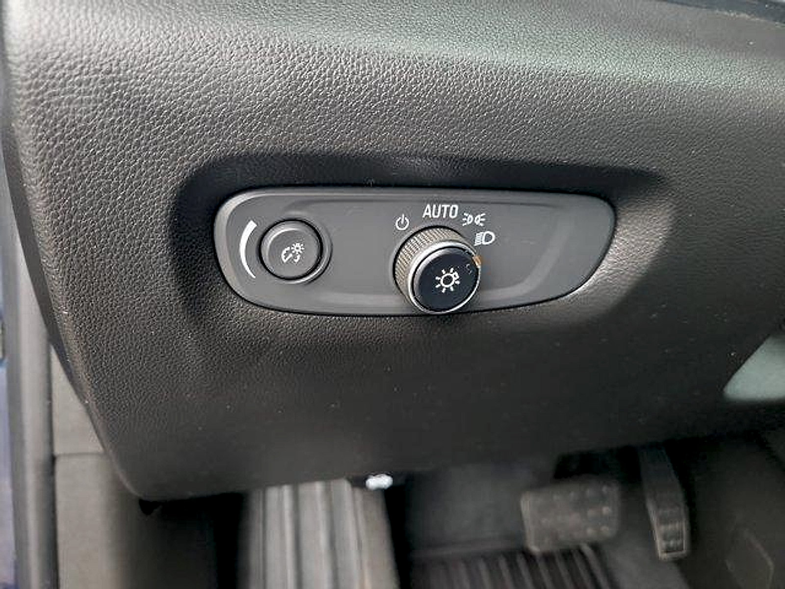 Used 2022 Chevrolet Traverse LT AWD/4WD image 35