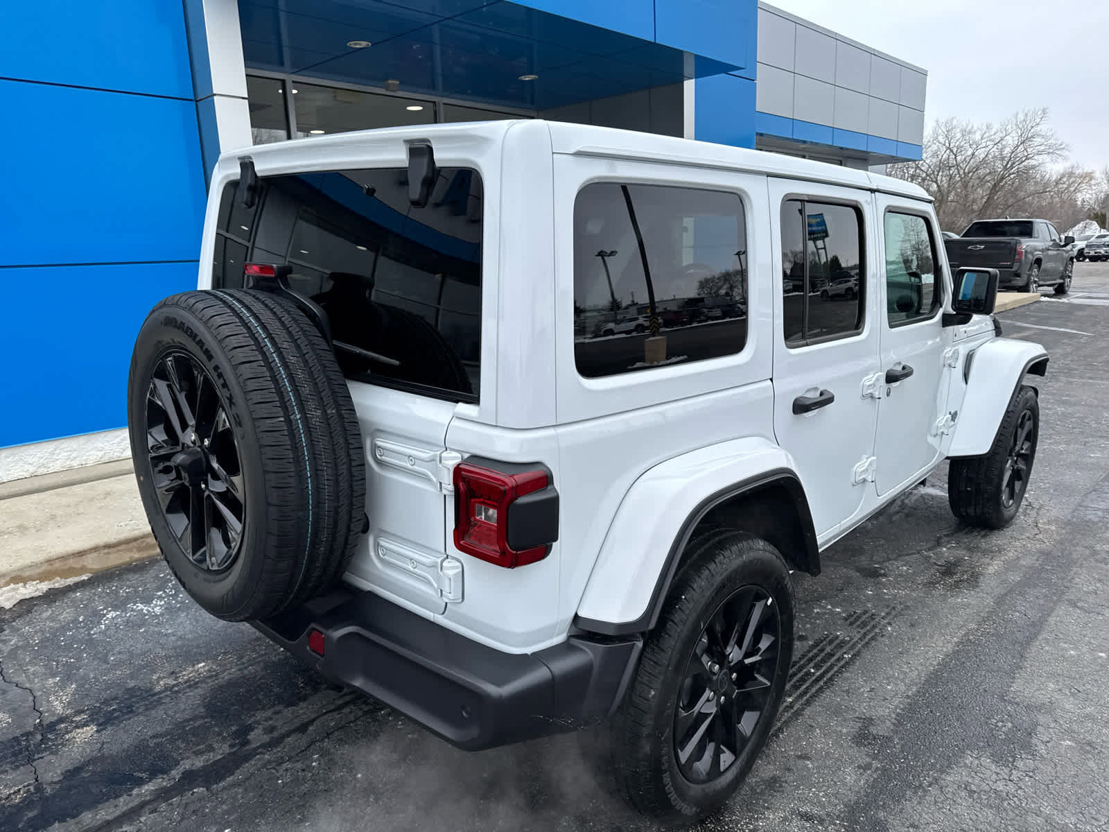 Used 2025 Jeep Wrangler Sahara w/ Safety Group image 7