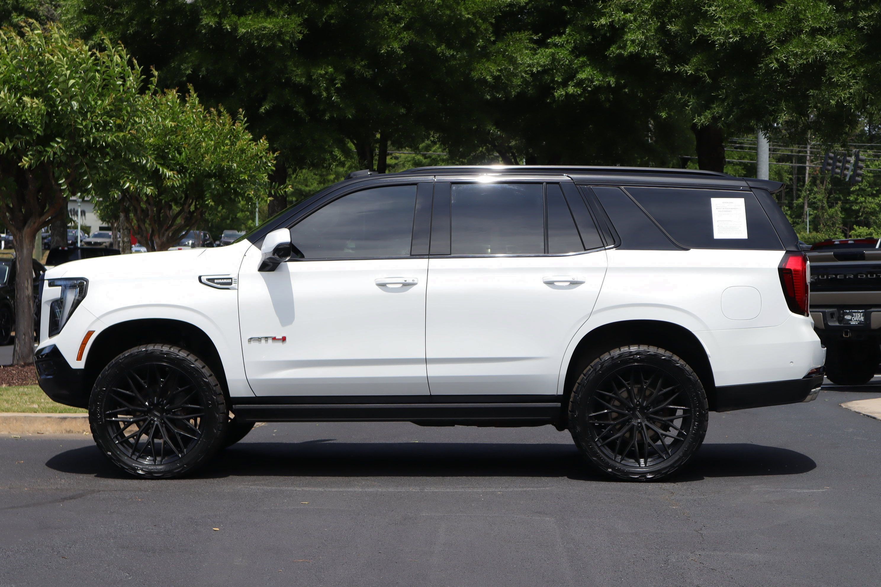 Used 2025 GMC Yukon AT4 w/ AT4 Premium Plus Package AWD/4WD image 5