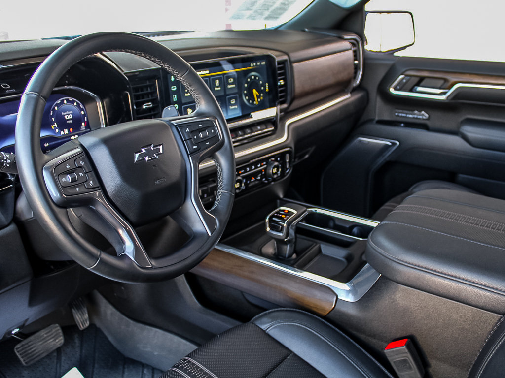 Used 2025 Chevrolet Silverado 1500 High Country w/ Midnight Edition AWD/4WD image 14