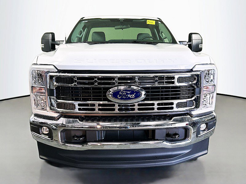 New 2025 Ford F350 XLT w/ FX4 Off-Road Package AWD/4WD image 2