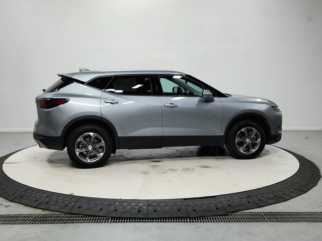 Used 2025 Chevrolet Blazer LT FWD image 9