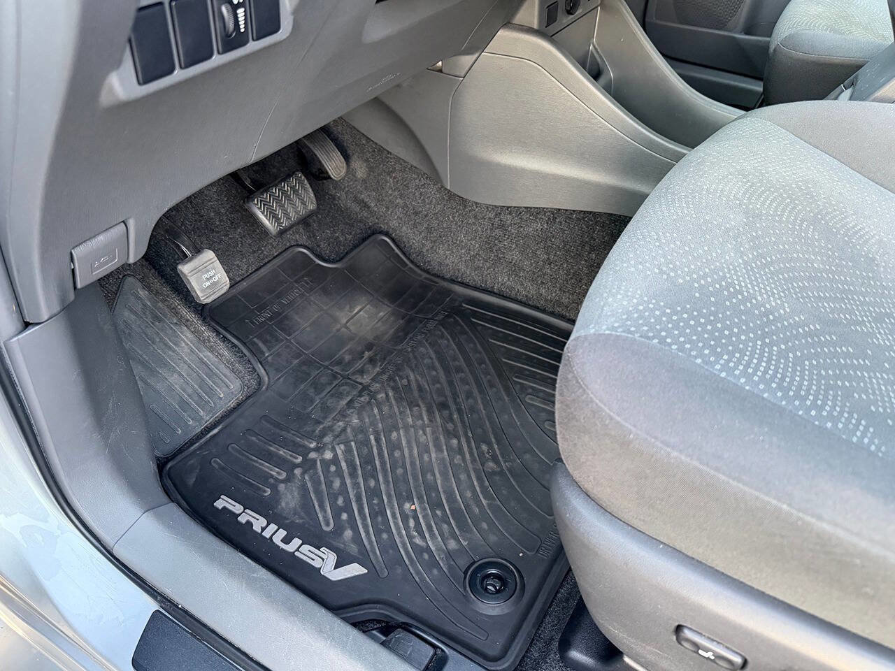 Used 2014 Toyota Prius V Three FWD image 38