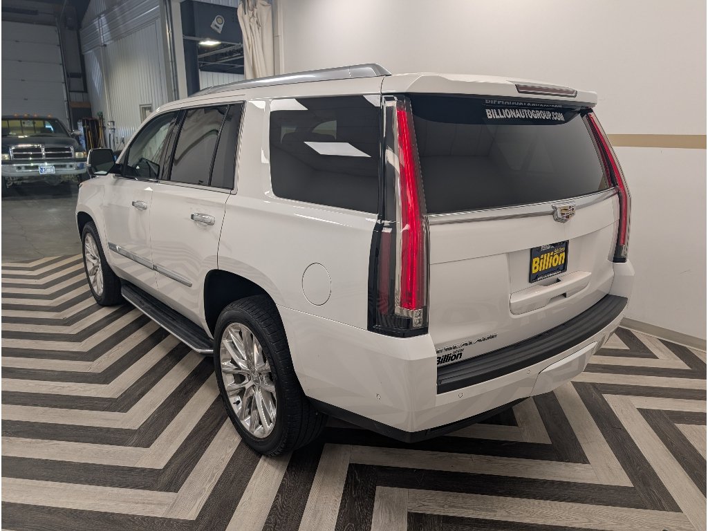 Used 2017 Cadillac Escalade Luxury AWD/4WD image 25