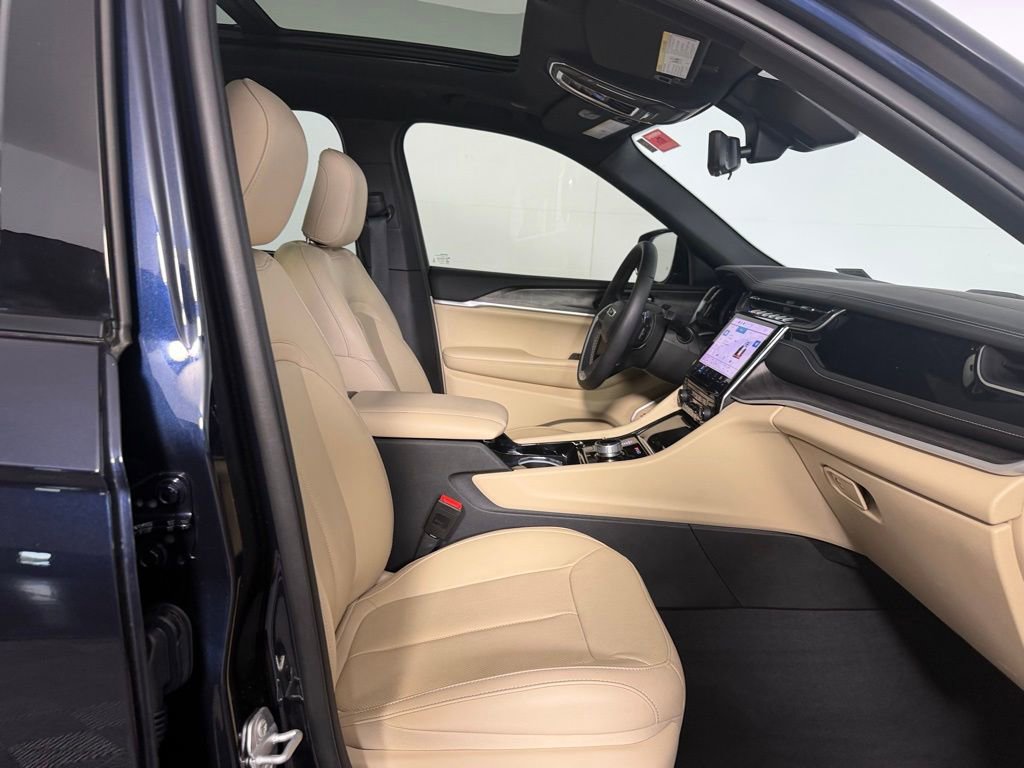 Used 2022 Jeep Grand Cherokee Limited 4xe w/ Luxury Tech Group II image 36