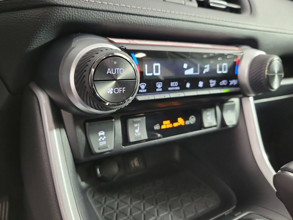 Used 2025 Toyota RAV4 XLE Premium w/ Weather Package AWD/4WD image 29