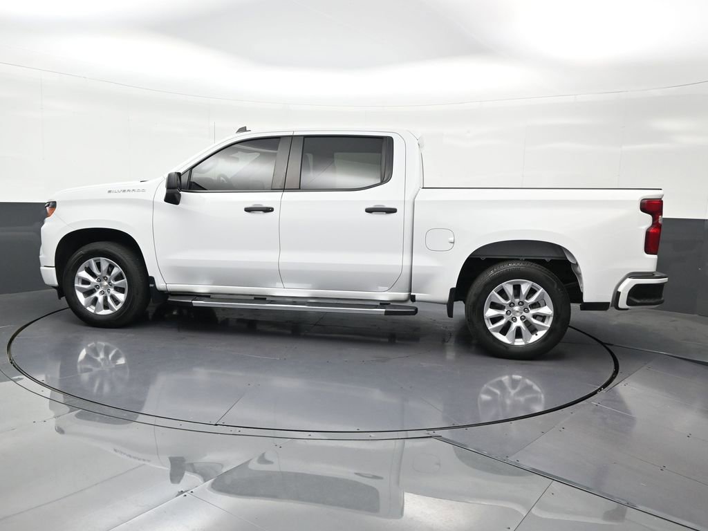 Used 2024 Chevrolet Silverado 1500 Custom RWD image 2