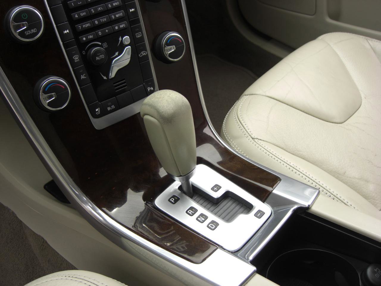 Used 2012 Volvo XC60 3.2 FWD image 9