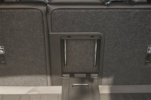 Used 2021 Volvo XC40 P8 Recharge w/ Advanced Package image 6