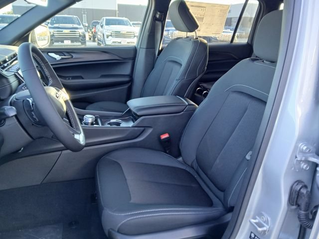 New 2025 Jeep Grand Cherokee L Laredo w/ Luxury Tech Group I AWD/4WD image 10