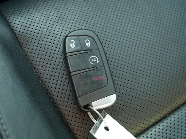 Used 2020 Jeep Grand Cherokee Overland AWD/4WD image 33