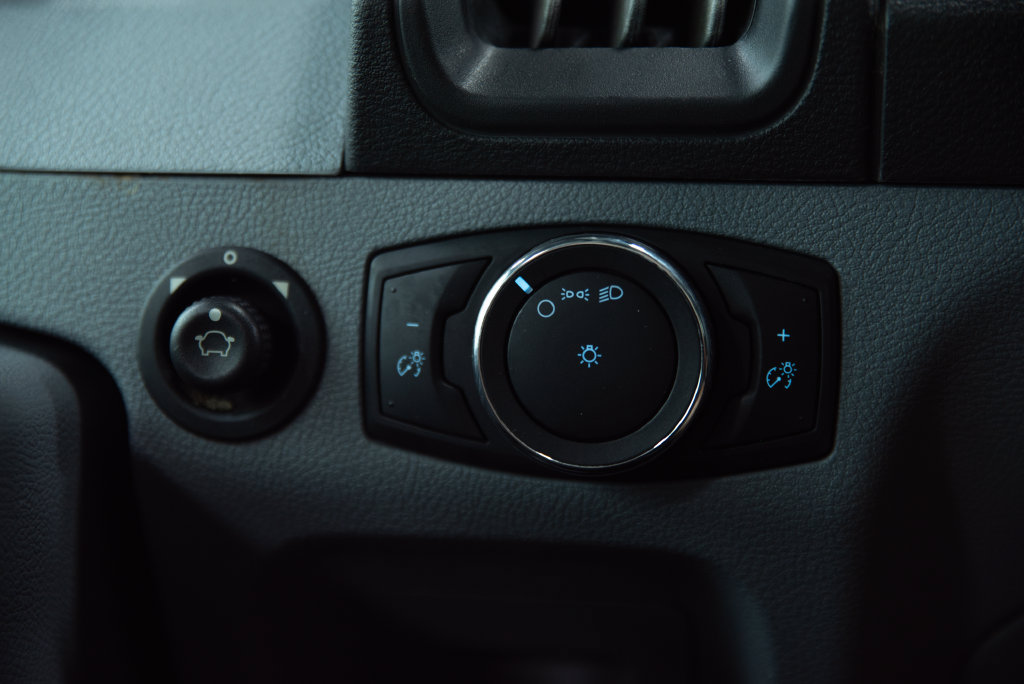 Used 2018 Ford Transit 150 XL RWD image 26
