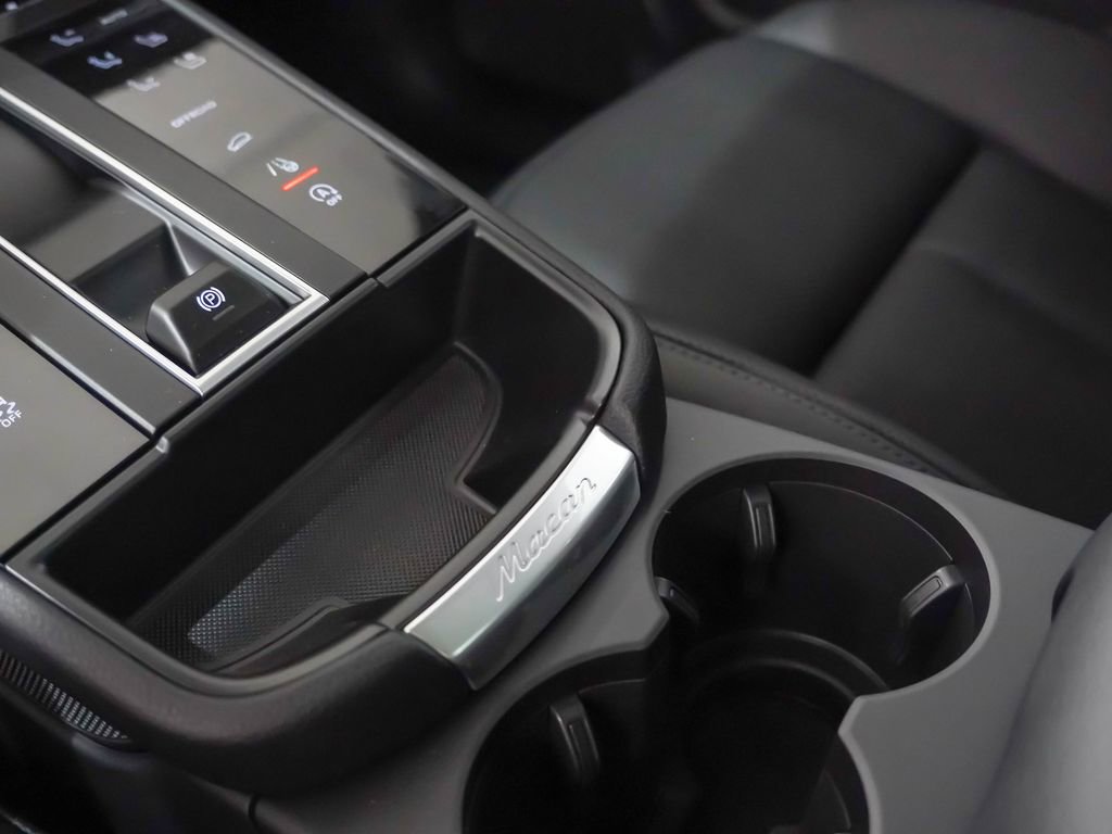 Used 2026 Porsche Macan AWD/4WD image 23