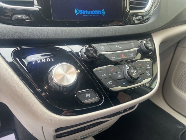 Used 2019 Chrysler Pacifica Touring-L Plus image 22