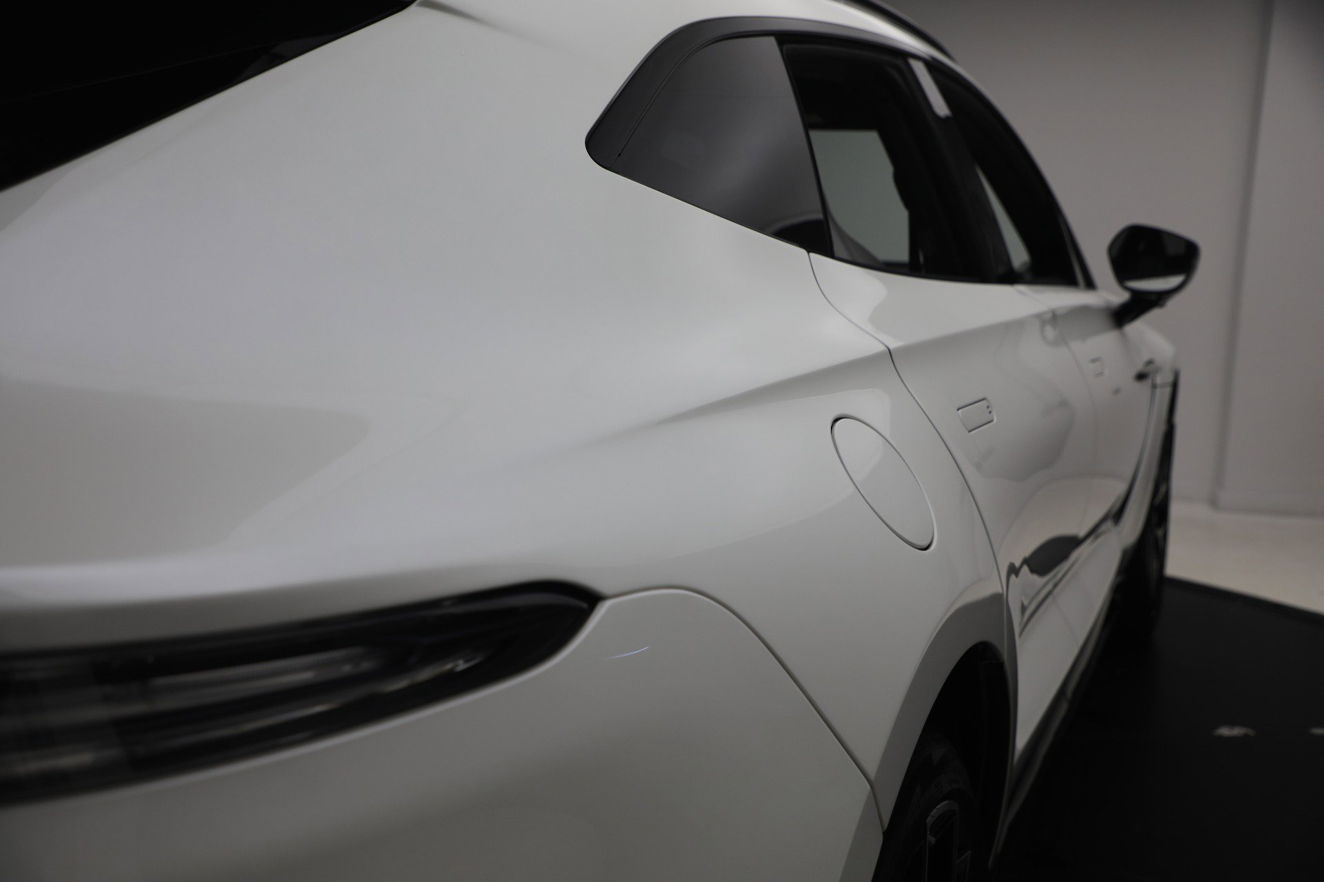 Used 2025 Aston Martin DBX 707 image 36