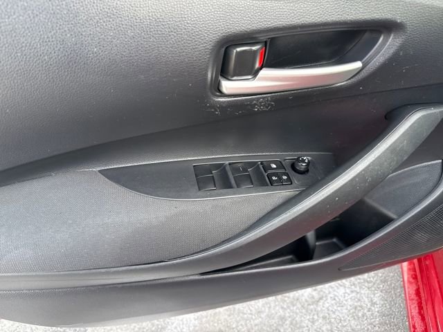 Used 2021 Toyota Corolla LE image 9
