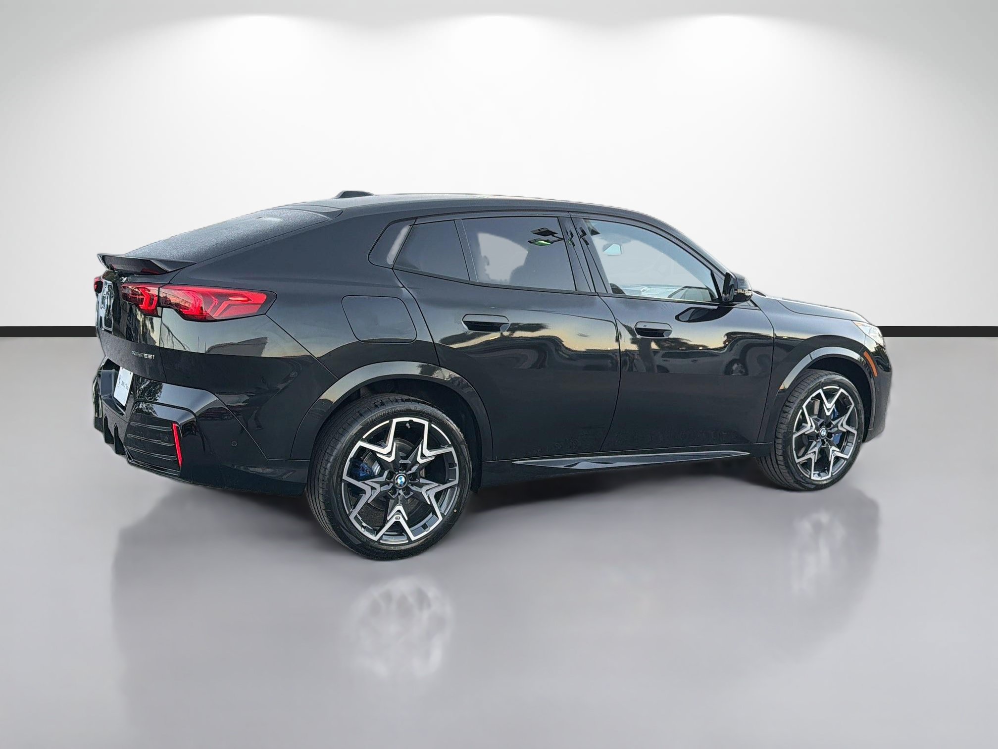 New 2027 BMW X2 xDrive28i w/ Technology Package AWD/4WD image 3