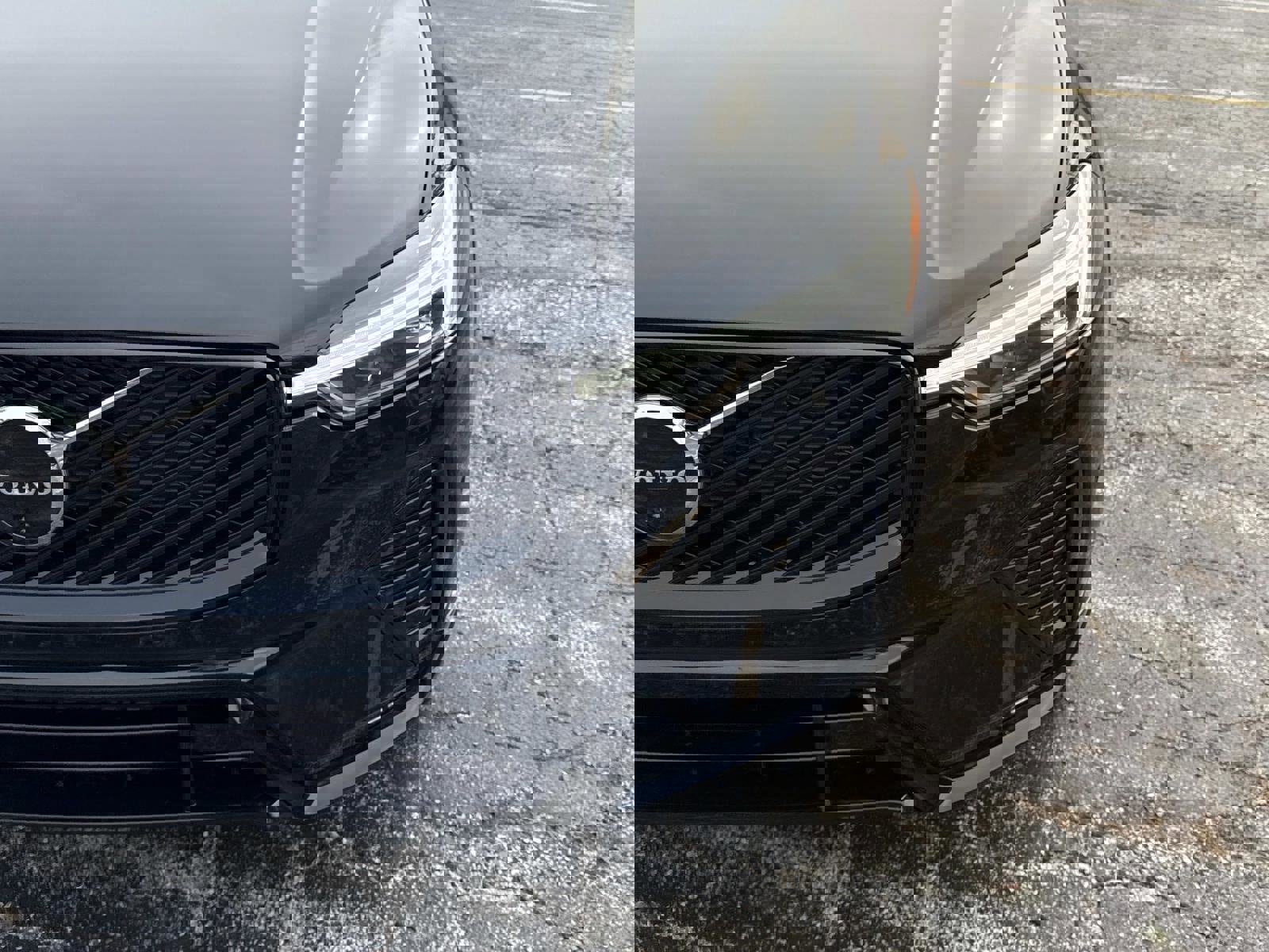 New 2026 Volvo XC60 B5 Plus w/ Climate Package image 9