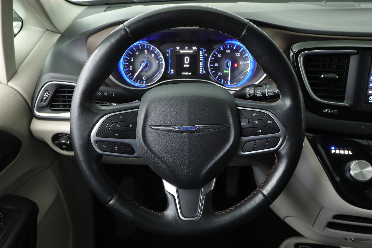 Used 2019 Chrysler Pacifica Touring-L image 8