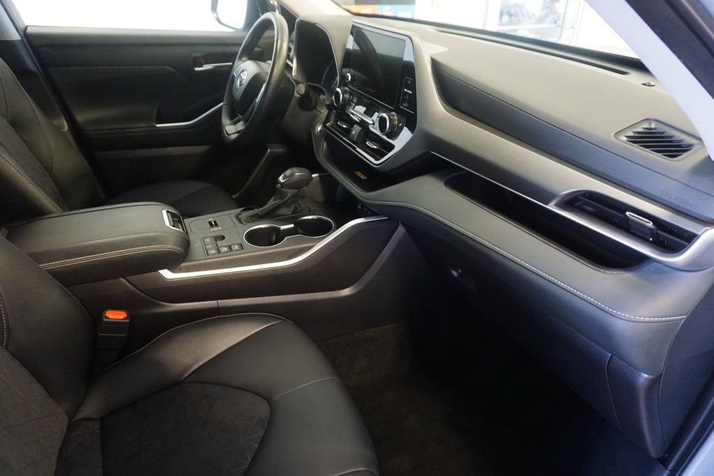 Used 2025 Toyota Highlander XLE AWD/4WD image 28