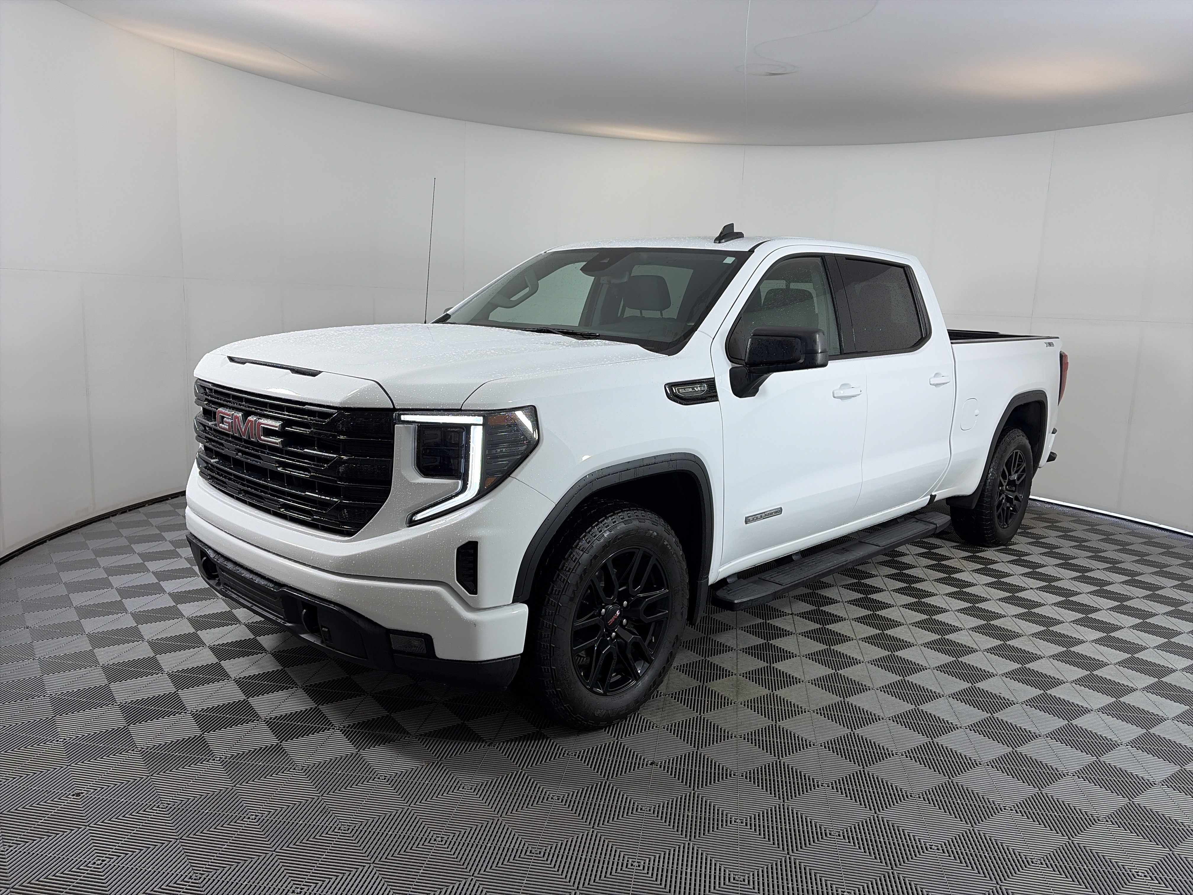 Certified 2024 GMC Sierra 1500 Elevation w/ Preferred Package AWD/4WD image 2