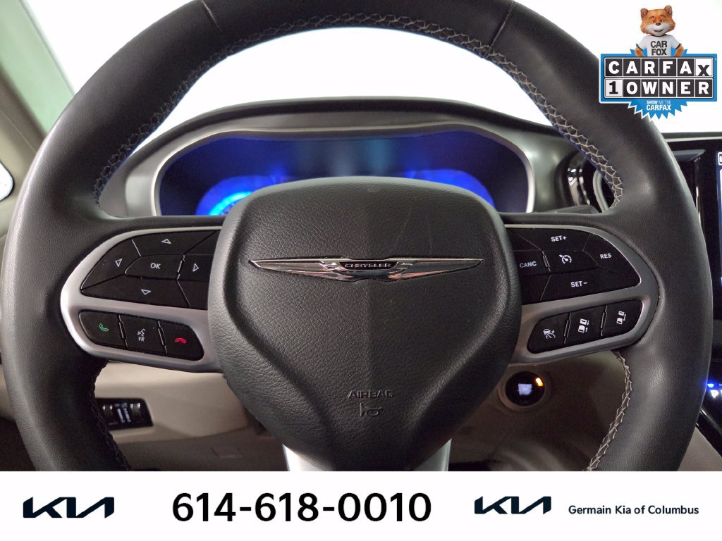 Used 2023 Chrysler Pacifica Touring-L FWD image 21