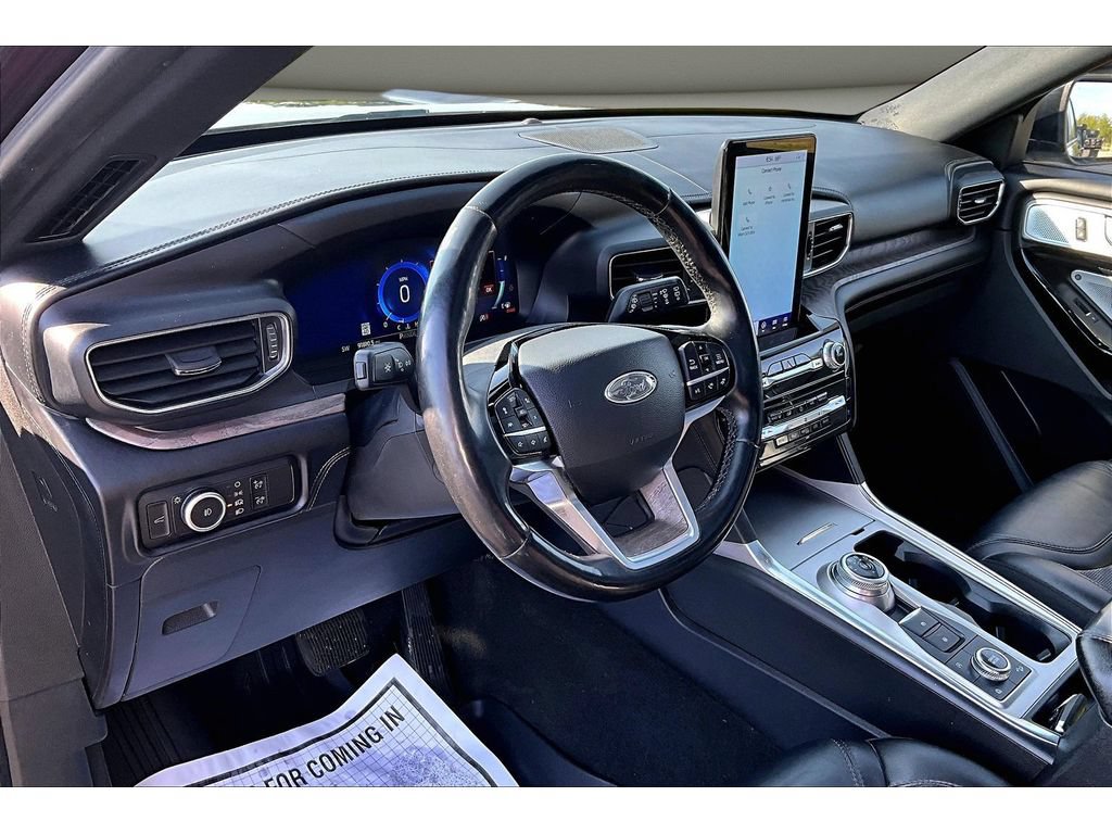 Used 2022 Ford Explorer Platinum w/ Equipment Group 601A AWD/4WD image 16
