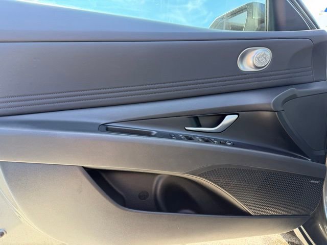 Used 2025 Hyundai Elantra Limited image 20