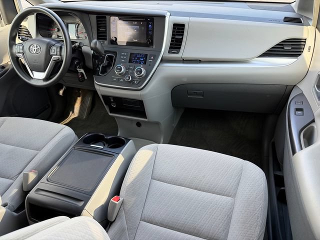 Used 2015 Toyota Sienna LE FWD image 34