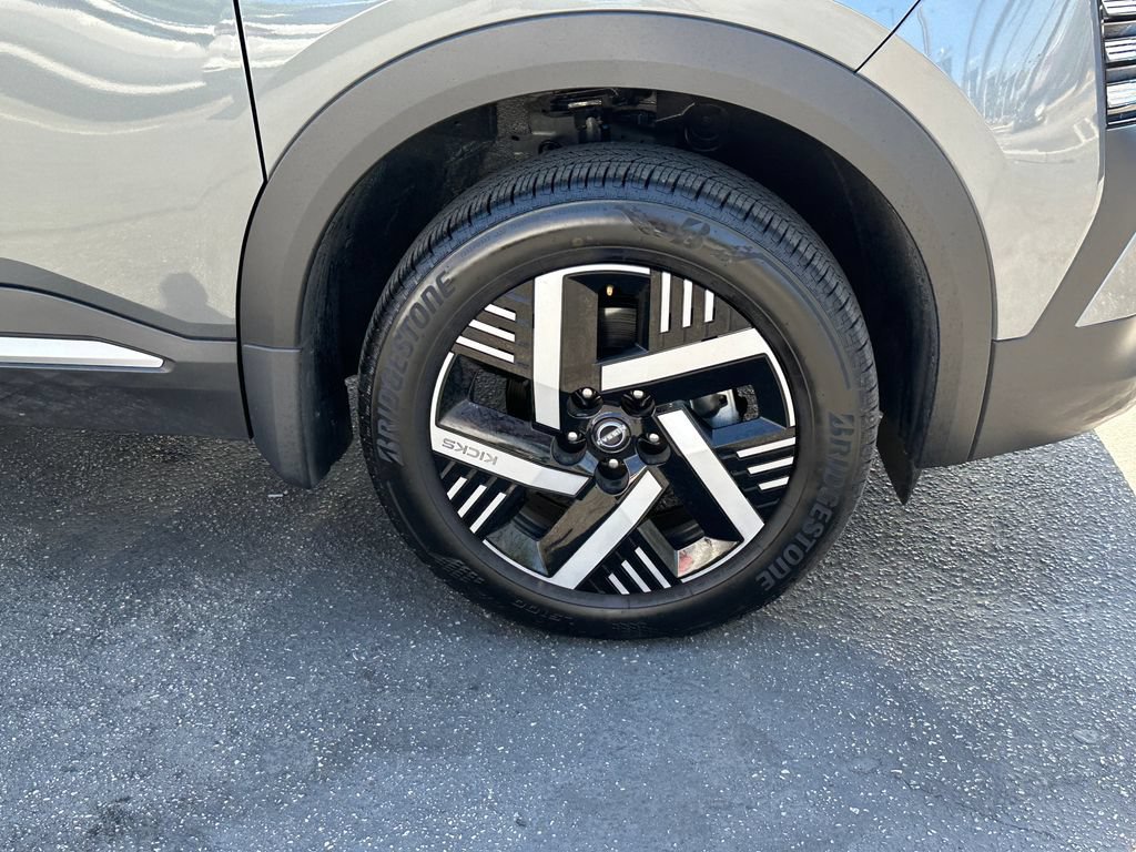 Used 2026 Nissan Kicks SV FWD image 12