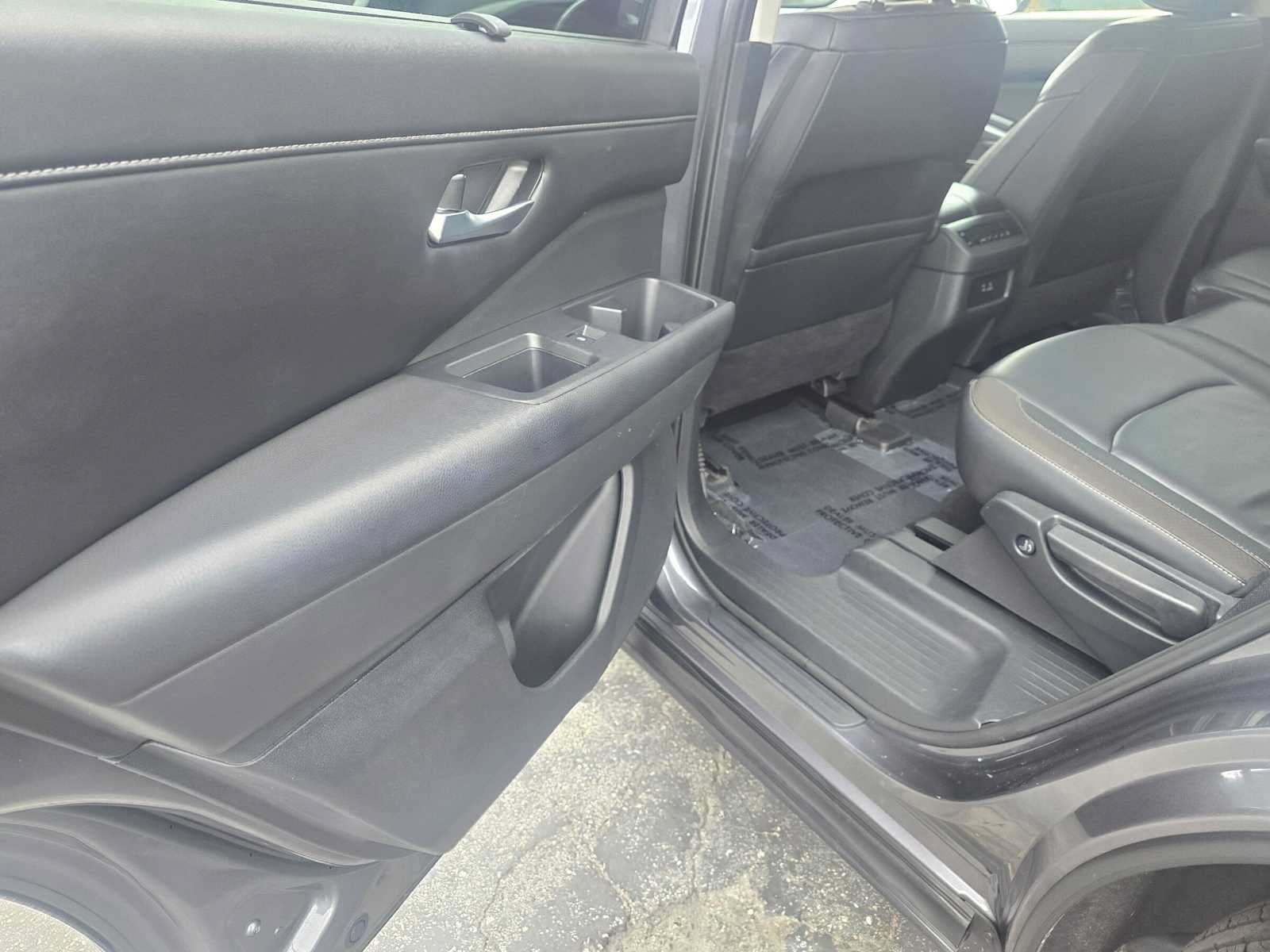 Used 2025 Nissan Pathfinder SL FWD image 17