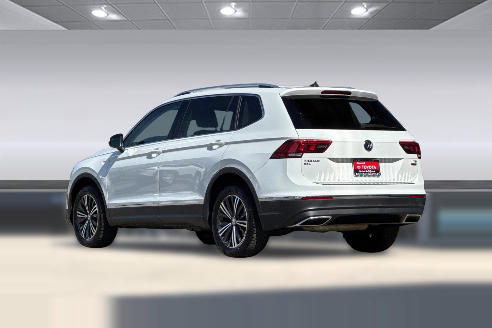 Used 2018 Volkswagen Tiguan SEL AWD/4WD image 7