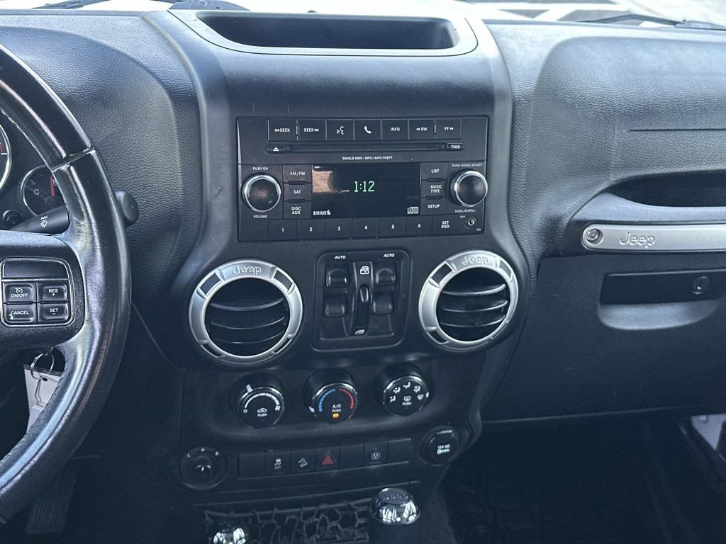 Used 2018 Jeep Wrangler Unlimited Sahara w/ Connectivity Group AWD/4WD image 19
