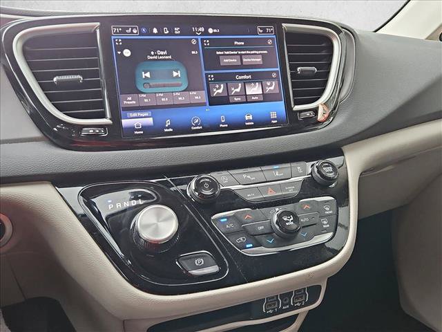 Used 2024 Chrysler Pacifica Touring-L FWD image 13