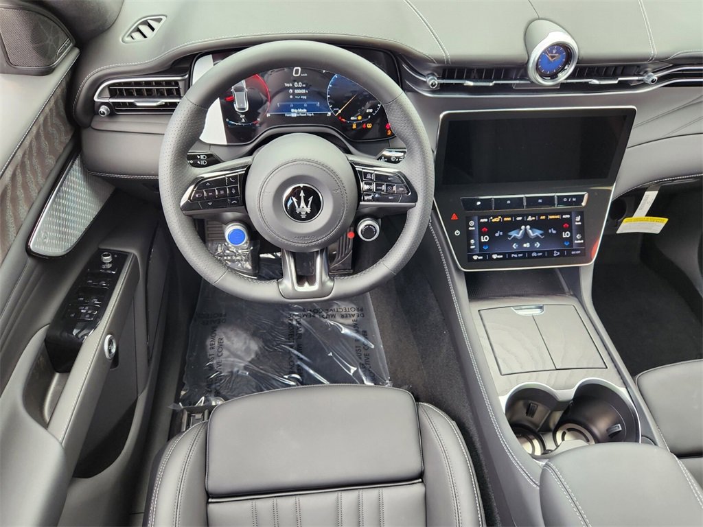 New 2025 Maserati Grecale GT image 8