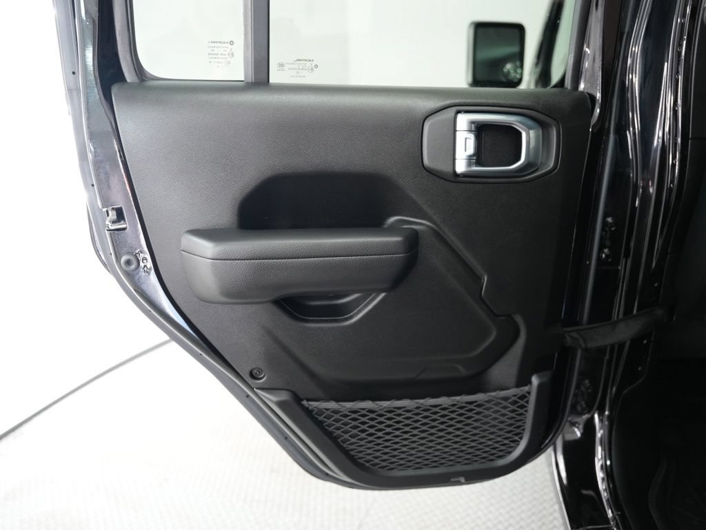 Used 2023 Jeep Gladiator Sport AWD/4WD image 34