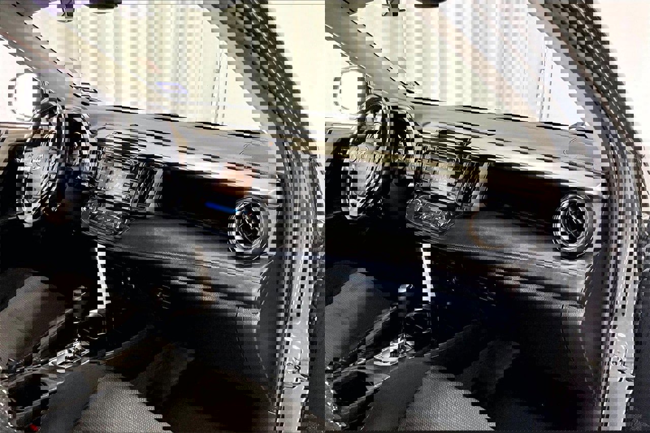 Used 2018 Toyota RAV4 XLE image 28